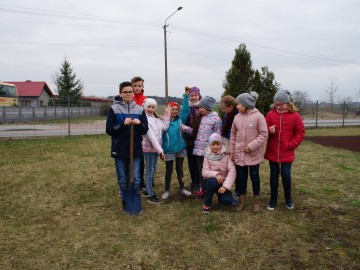 Akcja 100 drzew na 100-lecie województwa łódzkiego w szkole w Widawie, <p>Archiwum OT SPK</p>